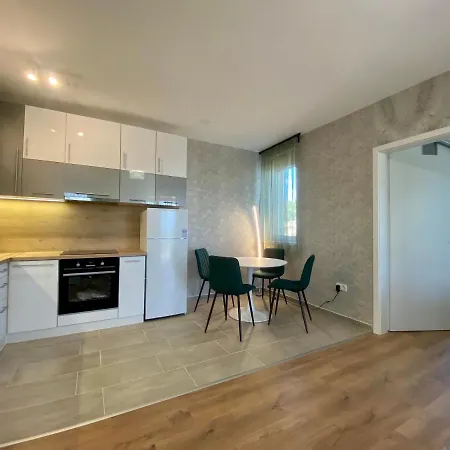 Mandulavirag Apartman *