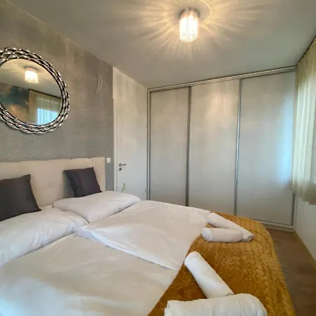公寓 Mandulavirag Apartman