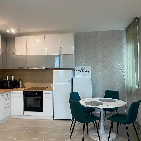 Mandulavirag Apartman 公寓