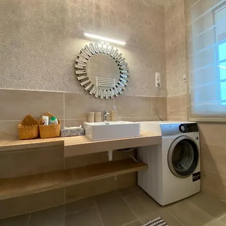 公寓 Mandulavirag Apartman